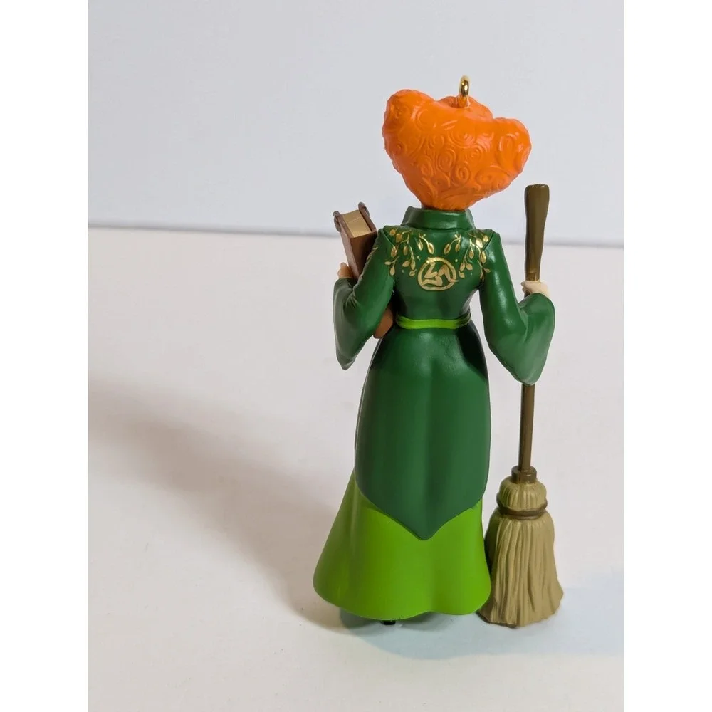 Hallmark 2021 Disney Hocus Pocus Winifred‎ Sanderson Ornament